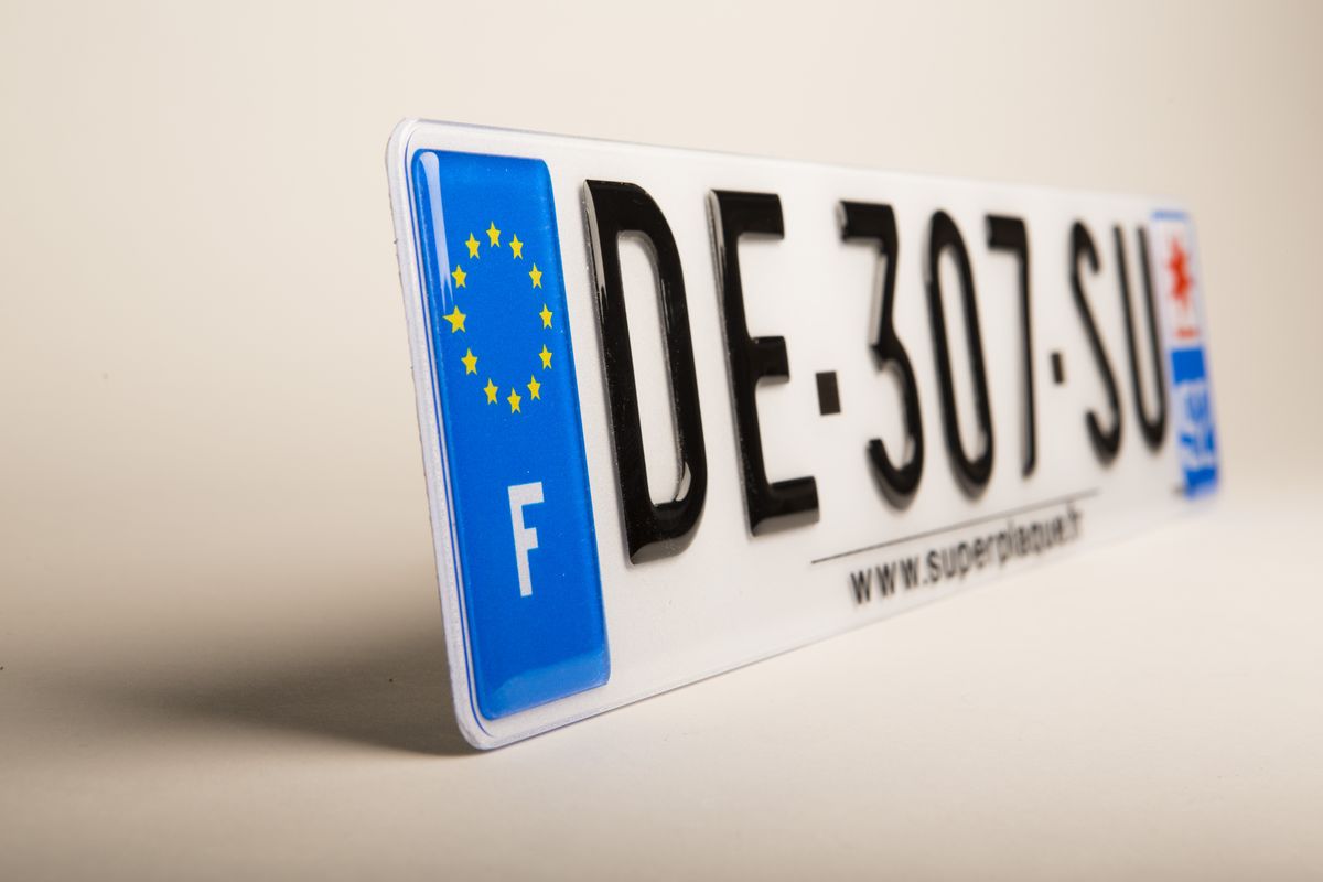 Plaques d'immatriculation en 3D sur votre voiture : une amende de 90 euros  et l'immobilisation de votre véhicule 