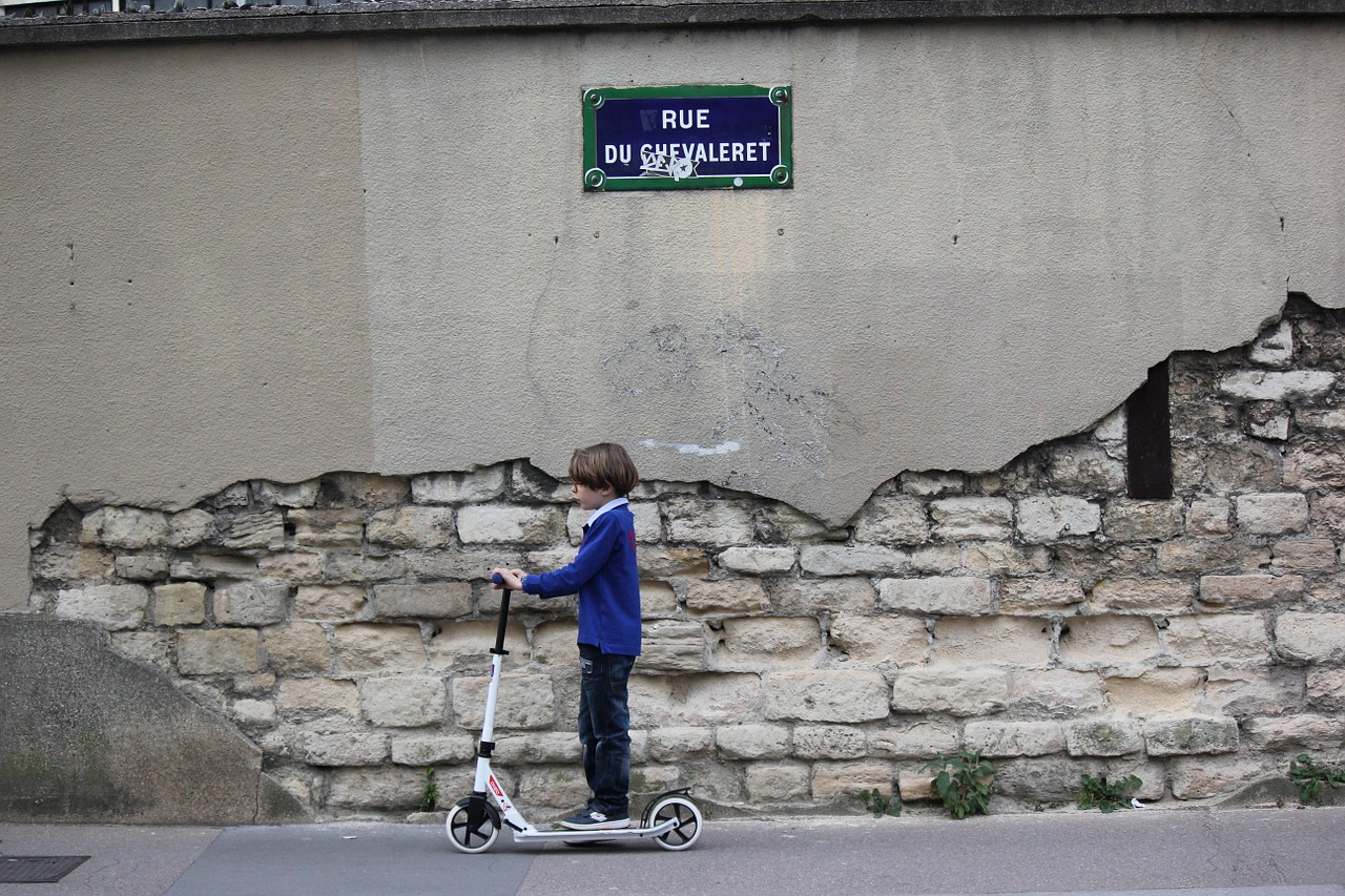 Le casque est-il obligatoire en trottinette électrique ?